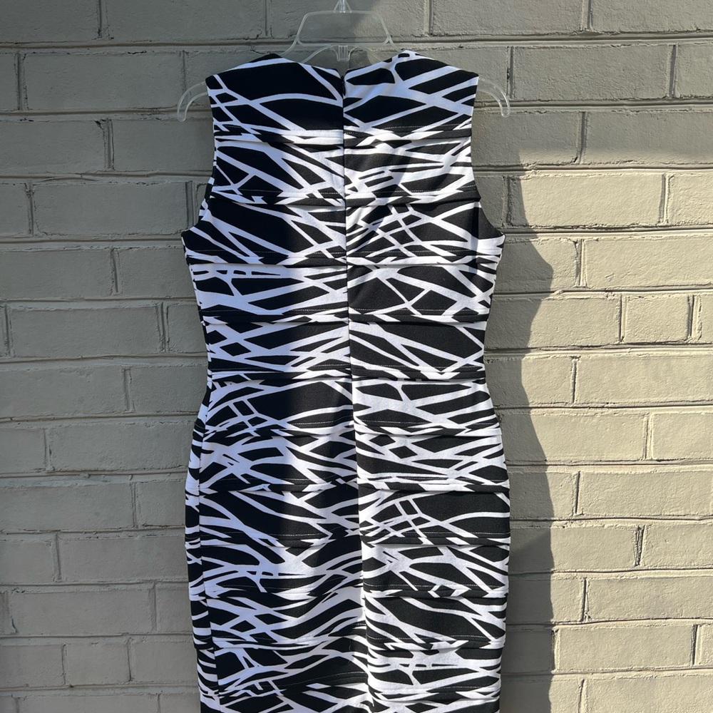 NWOT Calvin Klein Size 8 Black & White Bandage Dress - Picture 4 of 11